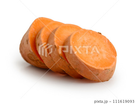 Set of fresh whole and sliced sweet potatoes 111619093
