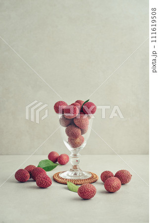 Fresh organic lychee fruit 111619508