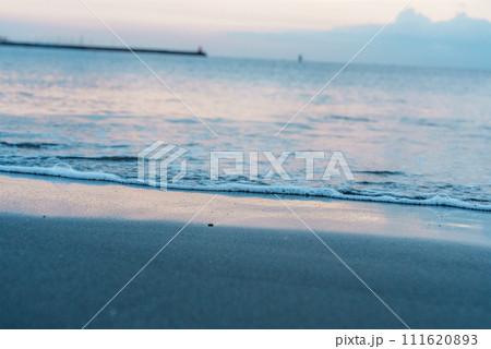海 砂浜 コピースペース 背景 111620893