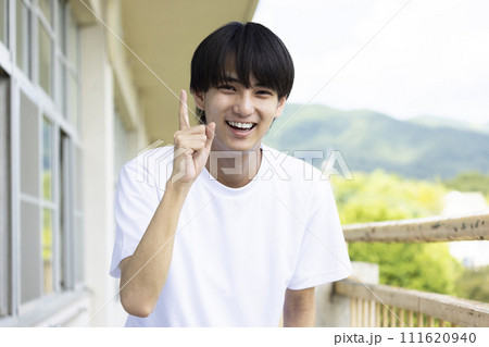 元気な男子高校生 111620940