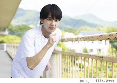 気合いが入った男子高校生 111620944