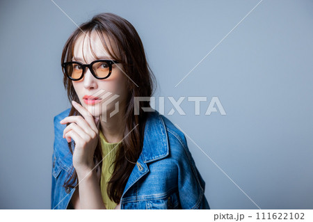 ロングヘアの女性 111622102