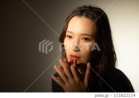 ロングヘアの女性 111622114