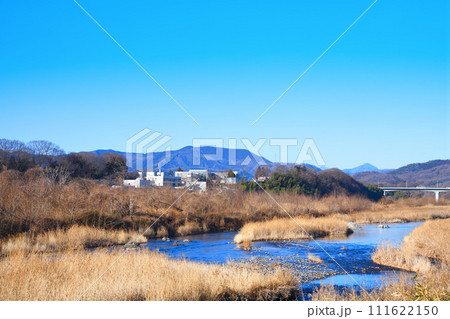 荒川本流の冬景色　玉淀大橋方面　花園水辺公園付近からの眺め　　 111622150