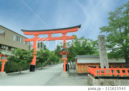 京都　稲荷神社総本宮　伏見稲荷大社大鳥居（第一鳥居） 111623543