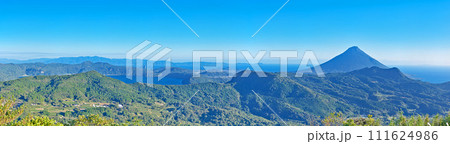 【大野岳しろろ展望台より開聞岳と池田湖】 (高解像度版) 鹿児島県南九州市頴娃町郡 【大野岳しろろ展望台より開聞岳と池田湖】 (高解像度版) 鹿児島県南九州市頴娃町郡 111624986