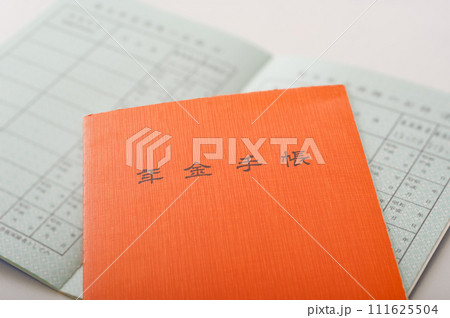オレンジ色の年金手帳 オレンジ色の年金手帳 111625504