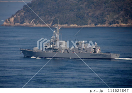 来島海峡大橋を通過する護衛艦まきなみ 来島海峡大橋を通過する護衛艦まきなみ 111625847