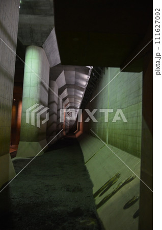 首都圏外郭放水路の「調圧水槽」（埼玉県春日部市） 111627092