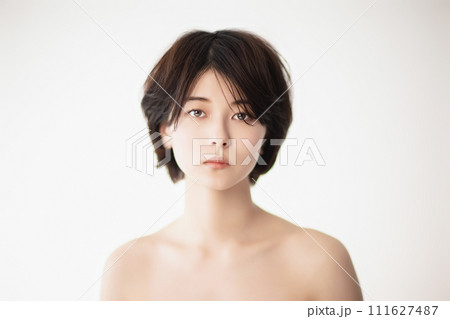 若い黒髪の女性の美容イメージ 111627487
