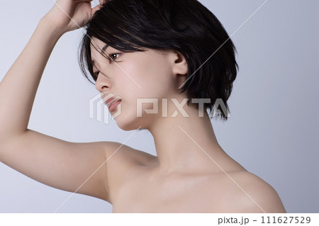 若い黒髪の女性の美容イメージ 111627529