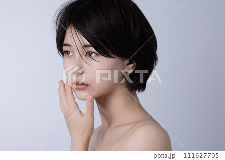 若い黒髪の女性の美容イメージ 111627705