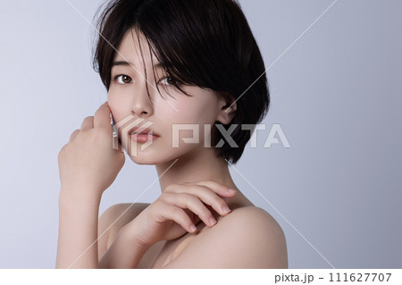 若い黒髪の女性の美容イメージ 111627707
