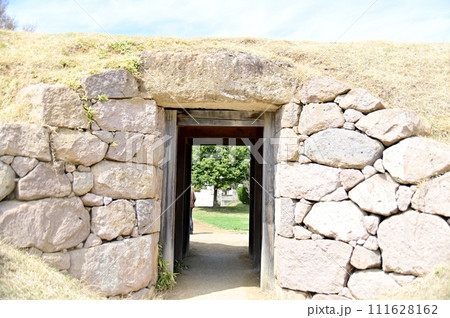 松代城の北側土塁をくりぬいて造られたウズミモン 松代城の北側土塁をくりぬいて造られたウズミモン 111628162