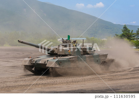 爆走する陸上自衛隊90式戦車 111630595