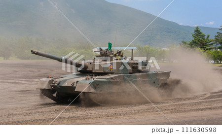 爆走する陸上自衛隊90式戦車 111630598