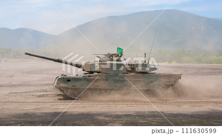 爆走する陸上自衛隊90式戦車 111630599