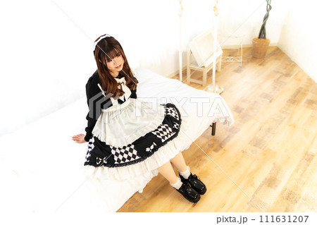 ベッドの上のメイドさん ベッドの上のメイドさん 111631207