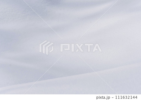 里山の雪模様 111632144