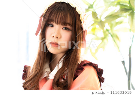 和風ロリータファッションの女性 和風ロリータファッションの女性 111633019