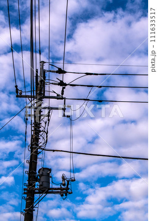 日本の横浜都市景観 街中の電線や雲…電気料金は… 日本の横浜都市景観 街中の電線や雲…電気料金は… 111633517