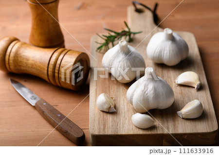 にんにく にんにく 111633916