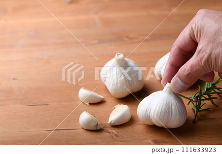 にんにく 111633923