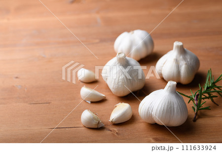 にんにく にんにく 111633924