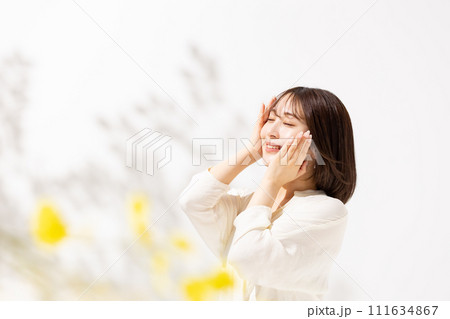 若い女性 ビューティー 20代 若い女性 ビューティー 20代 111634867