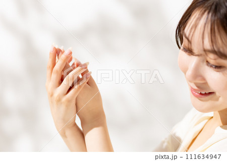 若い女性　ビューティー　20代 111634947