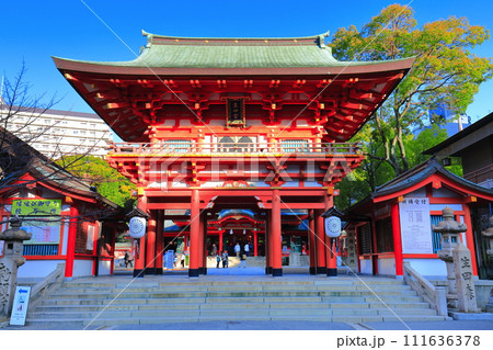 【兵庫県】快晴の生田神社の楼門 【兵庫県】快晴の生田神社の楼門 111636378