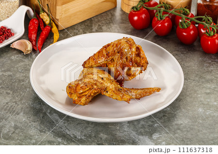 Tasty roasted chicken wing with spices Tasty roasted chicken wing with spices 111637318