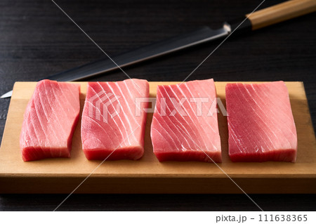 本鮪 中トロ 柵 本鮪 中トロ 柵 111638365