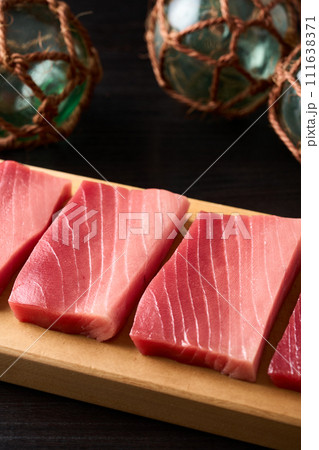 本鮪 中トロ 柵 本鮪 中トロ 柵 111638371