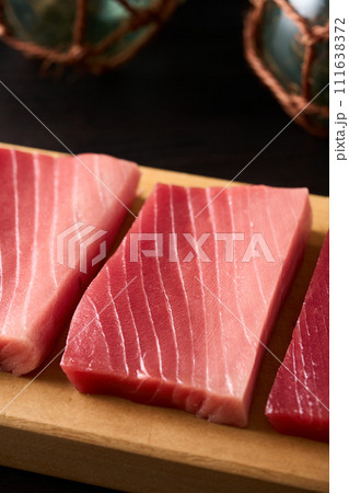 本鮪 中トロ 柵 本鮪 中トロ 柵 111638372