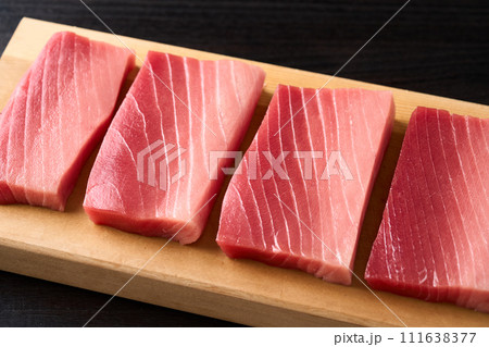 本鮪 中トロ 柵 本鮪 中トロ 柵 111638377