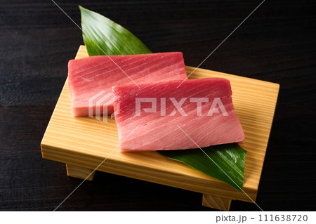 本鮪 中トロ 柵 本鮪 中トロ 柵 111638720