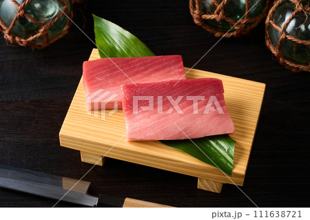 本鮪 中トロ 柵 本鮪 中トロ 柵 111638721
