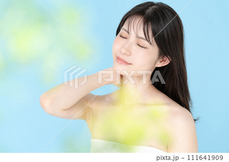 笑顔のミドル女性 111641909