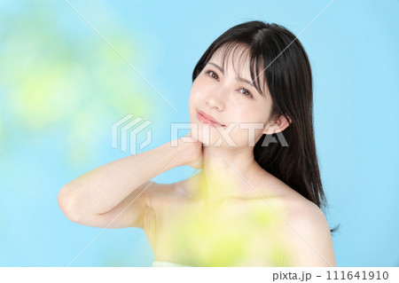 笑顔のミドル女性 笑顔のミドル女性 111641910