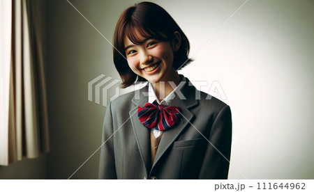 リアルテイストの笑顔の女子高生イラスト 111644962