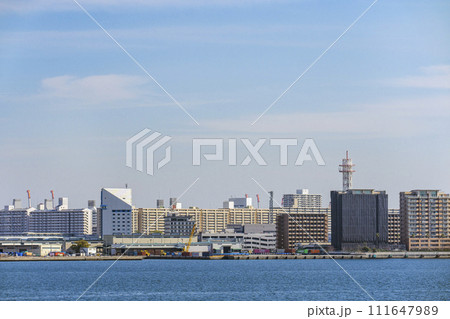 高浜岸壁から見えるポートアイランド 111647989