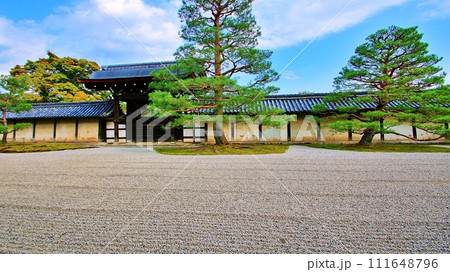 京都 嵐山　天龍寺 大方丈の枯山水前庭 111648796