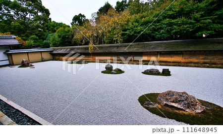 京都 龍安寺の石庭 京都 龍安寺の石庭 111648945