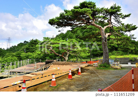 道志山塊の二十曲峠 工事中の展望テラス 道志山塊の二十曲峠 工事中の展望テラス 111651209