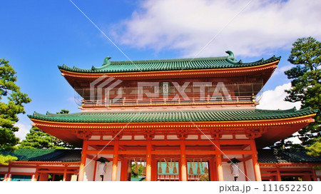 京都 平安神宮 慶天門の風景 京都 平安神宮 慶天門の風景 111652250