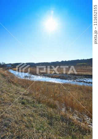 川風景 荒川本流 河原の冬景色 花園水辺公園付近 川風景 荒川本流 河原の冬景色 花園水辺公園付近 111652555