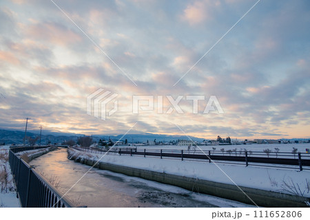 【夜明け】拾ヶ堰【安曇野市】 111652806