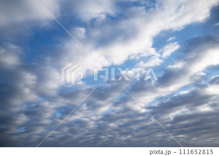 ひつじ雲　高積雲 111652815