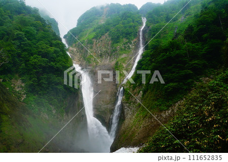 滝 滝 111652835
